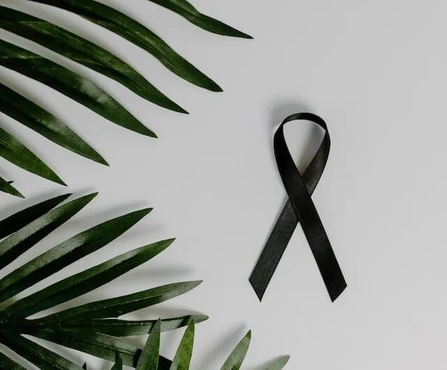 Ile trwa żałoba w kościele katolickim? Czas i etapy smutku