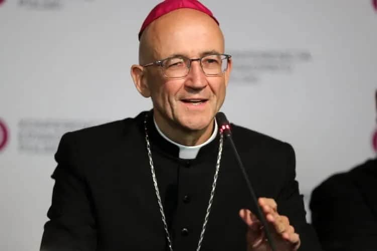 Biskup koadiutor co to znaczy? Kluczowa rola w Kościele katolickim