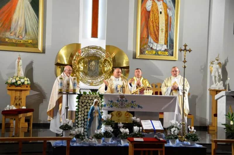 Jakie zadania spełniają biskupi w Kościele katolickim i ich znaczenie