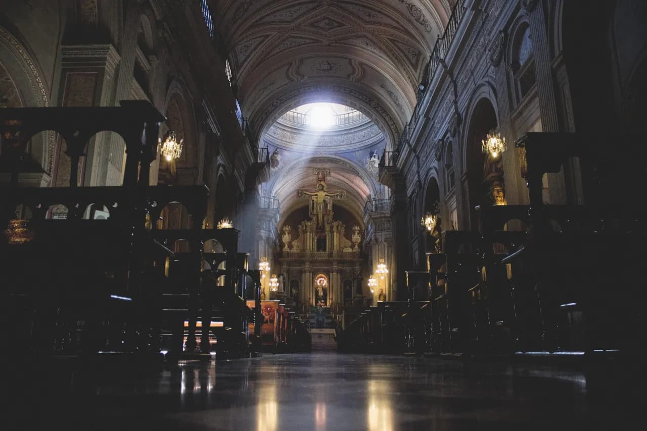 Co to jest kościół święty i dlaczego ma kluczowe znaczenie w wierze? Co to jest kościół święty i dlaczego ma kluczowe znaczenie w wierze?