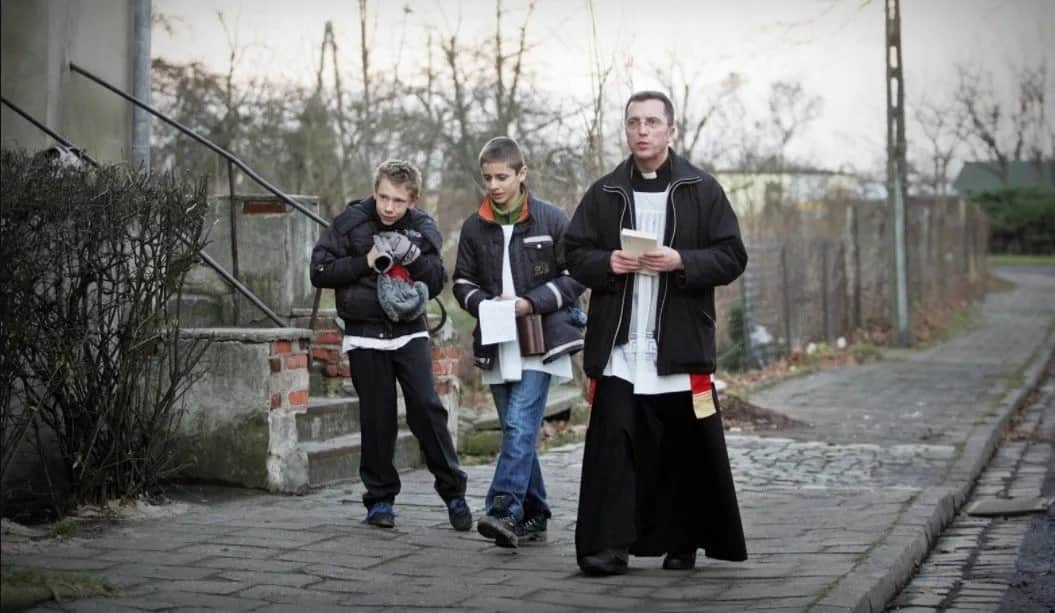 Ksiądz po kolędzie jakie modlitwy – poznaj ich znaczenie i tradycję