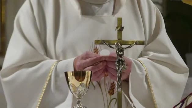 Ile zarabia biskup? Zaskakujące fakty o ich wynagrodzeniach i dochodach