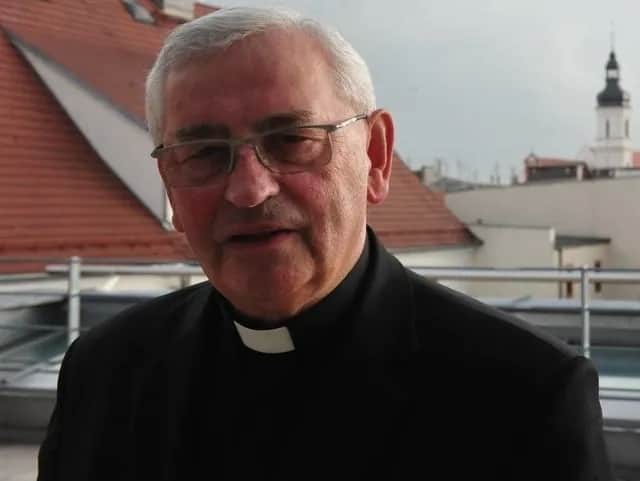 Gdzie mieszka biskup Pieronek? Fascynująca historia i ważne miejsca