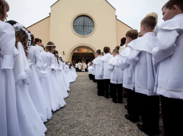Od kiedy komunia w kościele: historia i kontrowersje praktyki Od kiedy komunia w kościele: historia i kontrowersje praktyki