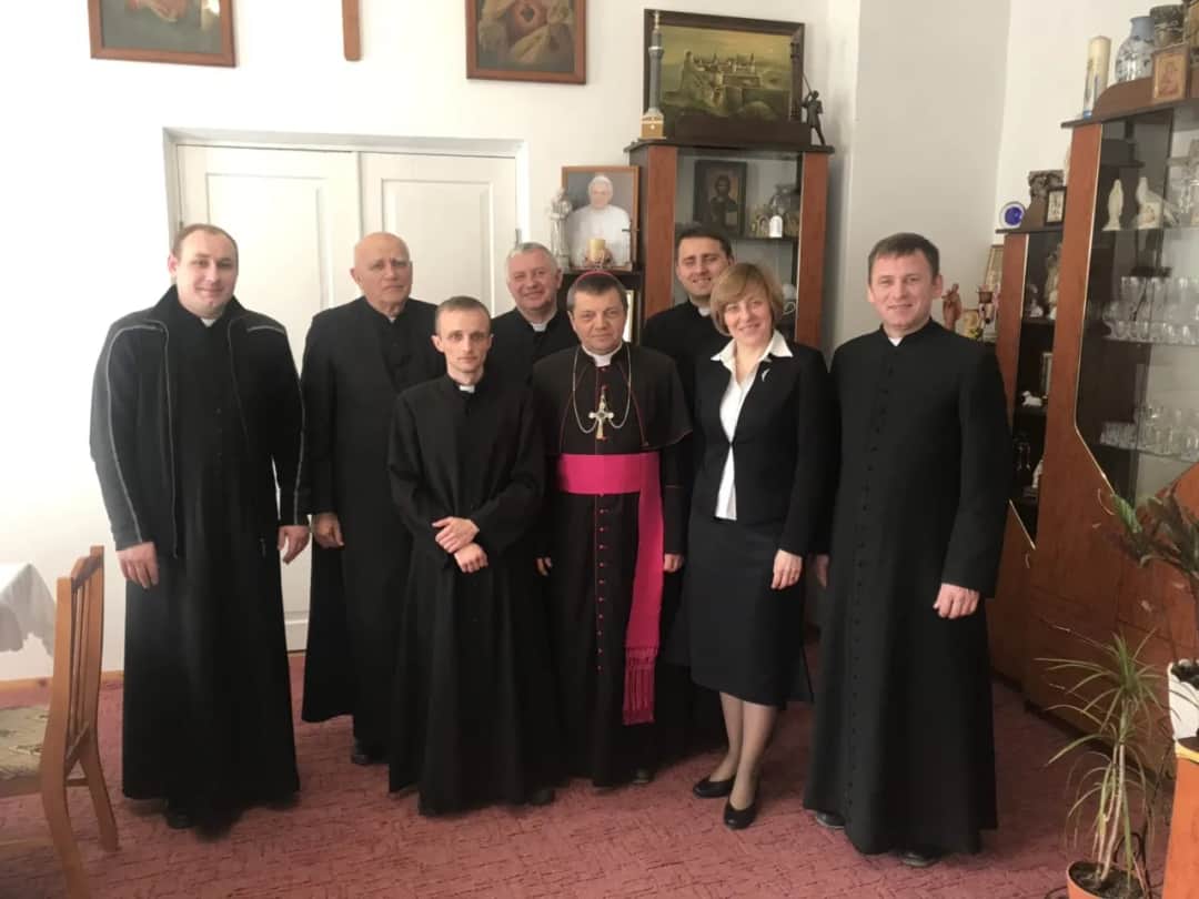 Sąd biskupi co to jest? Kluczowe informacje o jego funkcjach i strukturze